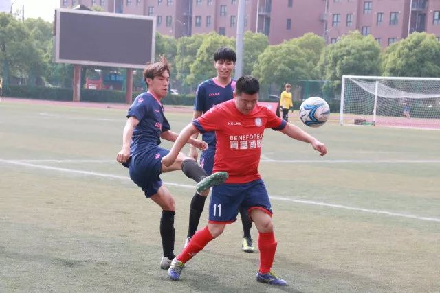 山东男篮外援班顿与普卢默抵达威海集训