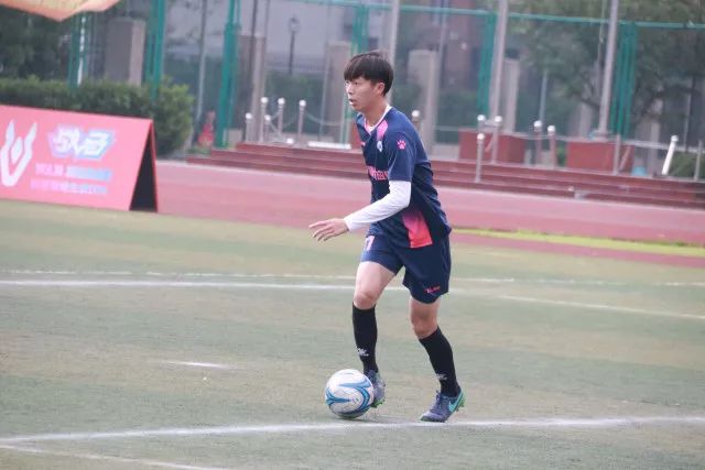 年轻父母因争吵将婴儿留法院，法官化身“临时妈妈”劝导